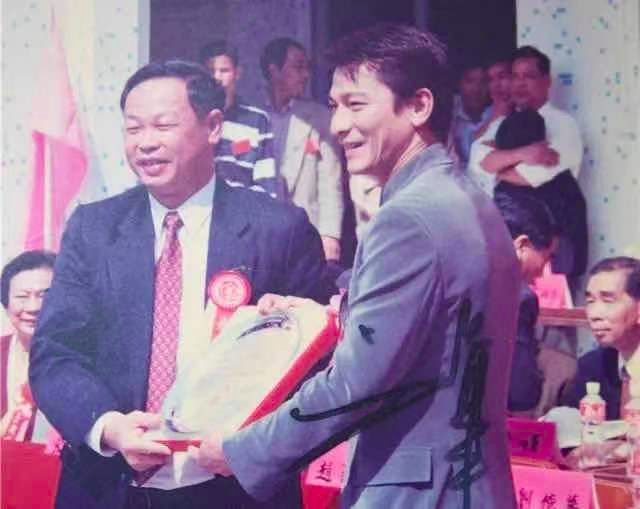 新春将至,江门乡亲刘德华给大家送祝福啦!“世间最美的风景,都在回家的路上…”