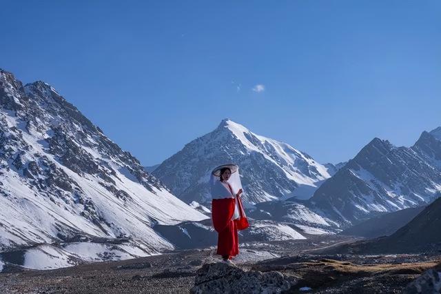 寻色甘肃秘境,沉醉于张掖巴尔斯雪山的纯净白